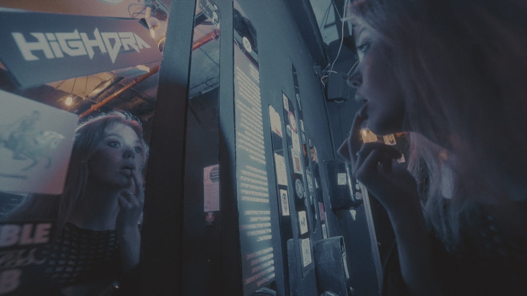 霓虹赛博朋克LUT预设17款.cube .drx .dng多平台支持LR/PR/达芬奇调色GradeFruit - City Noir LUTs & LR Presets