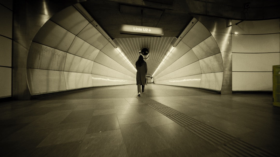 霓虹赛博朋克LUT预设17款.cube .drx .dng多平台支持LR/PR/达芬奇调色GradeFruit - City Noir LUTs & LR Presets