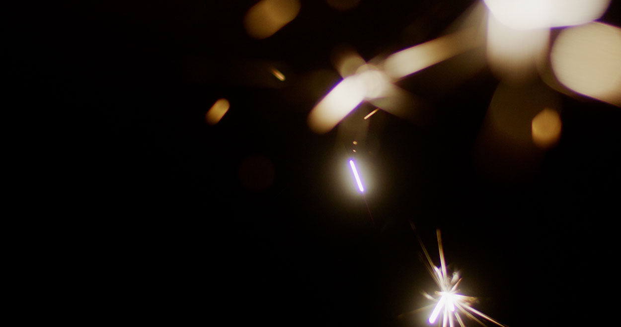 4K真实镜头光晕素材包闪光金色光效60叠加130图片PR/AE/PS照片视频光效素材Sickboat - SPARKLER LENS FLARES (4K)